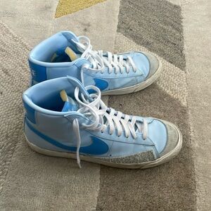 BLUE NIKE BLAZERS size 11.5